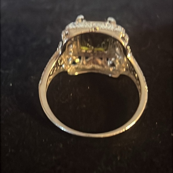 925 STERLING and PERIDOT RING size 9 - Picture 5 of 6